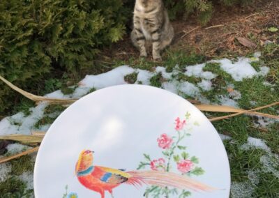 Talerz z namalowanymi różami i bażantem